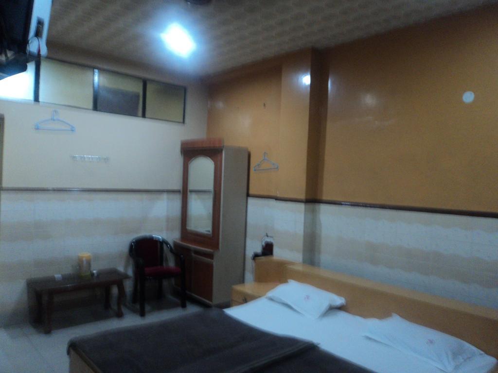 Hotel Jyoti Varanasi Zimmer foto