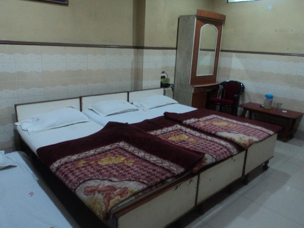 Hotel Jyoti Varanasi Zimmer foto